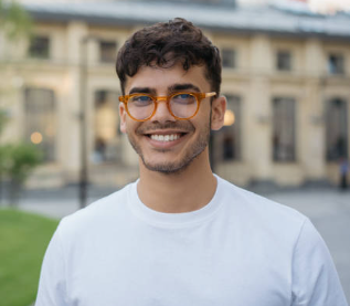 <em>David Gracia</em>